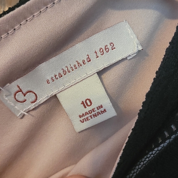 Black lace dress with nude color slip Size 10 - Picture 2 of 3